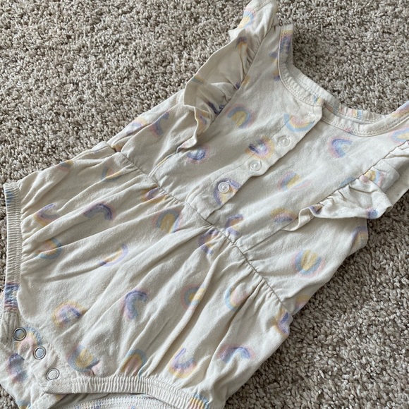 Grayson mini baby girl Rainbow Ruffle Bodysuit One Piece Onesie Size 12 months - Picture 4 of 7